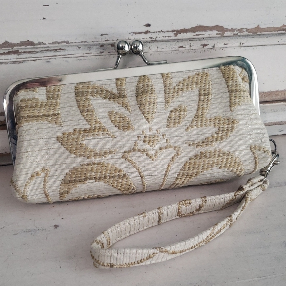 Textures Kiss Lock Wristlet